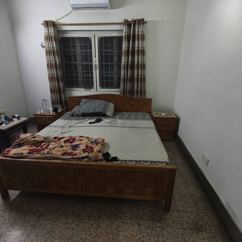Double bed condition 10/10 with dressing table 1