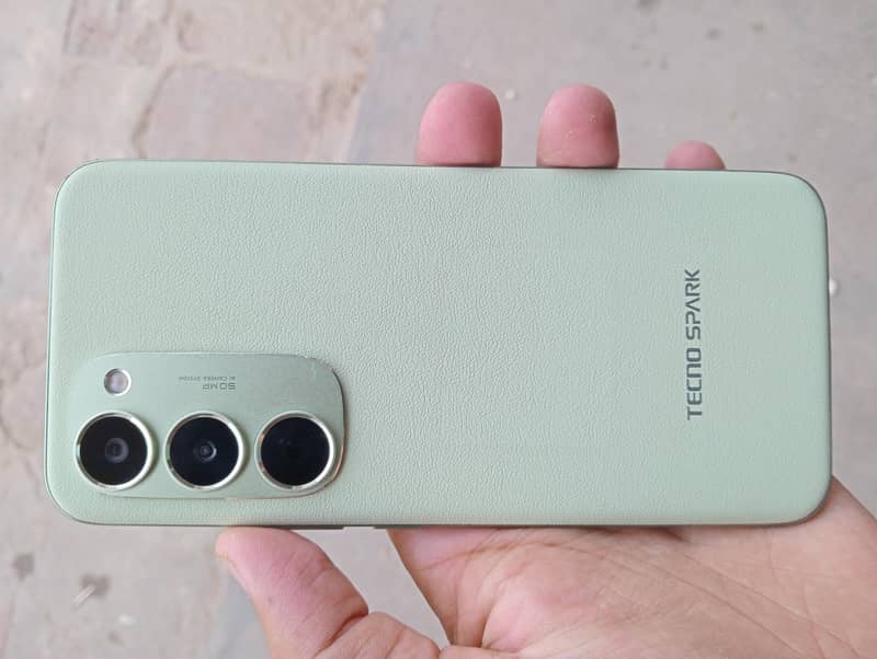 Tecno Spark 40 pro plus 0