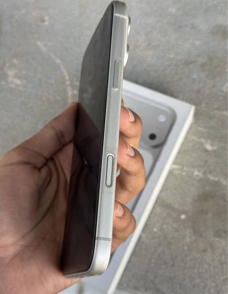 Apple iPhone 17 Pro Max 1