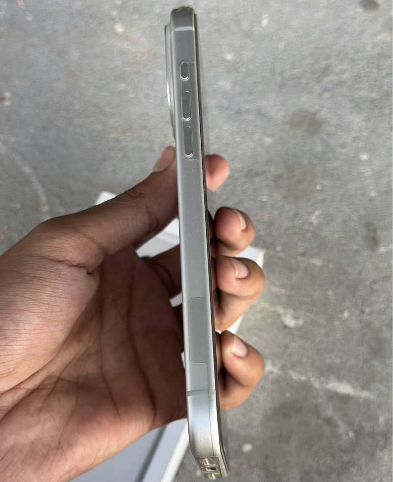 Apple iPhone 17 Pro Max 3