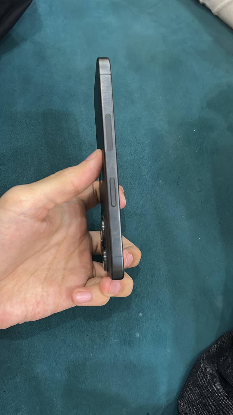 Apple iPhone 15 Pro 2