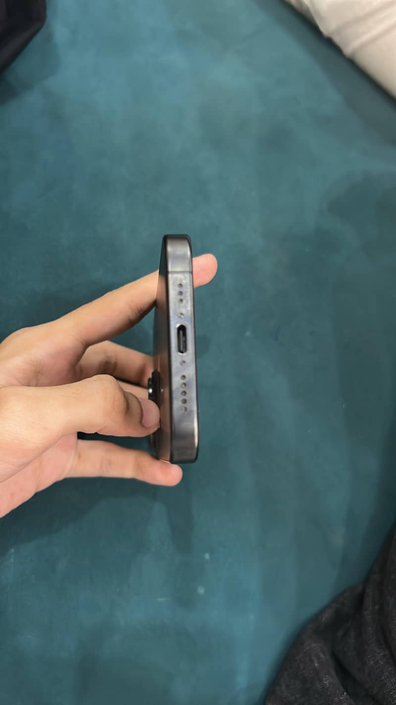 Apple iPhone 15 Pro 3