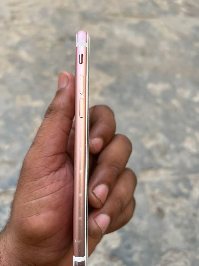 Apple iPhone 7 2