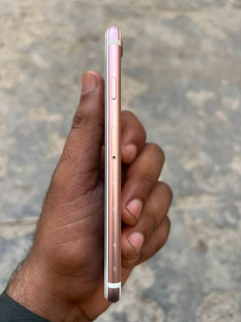 Apple iPhone 7 3