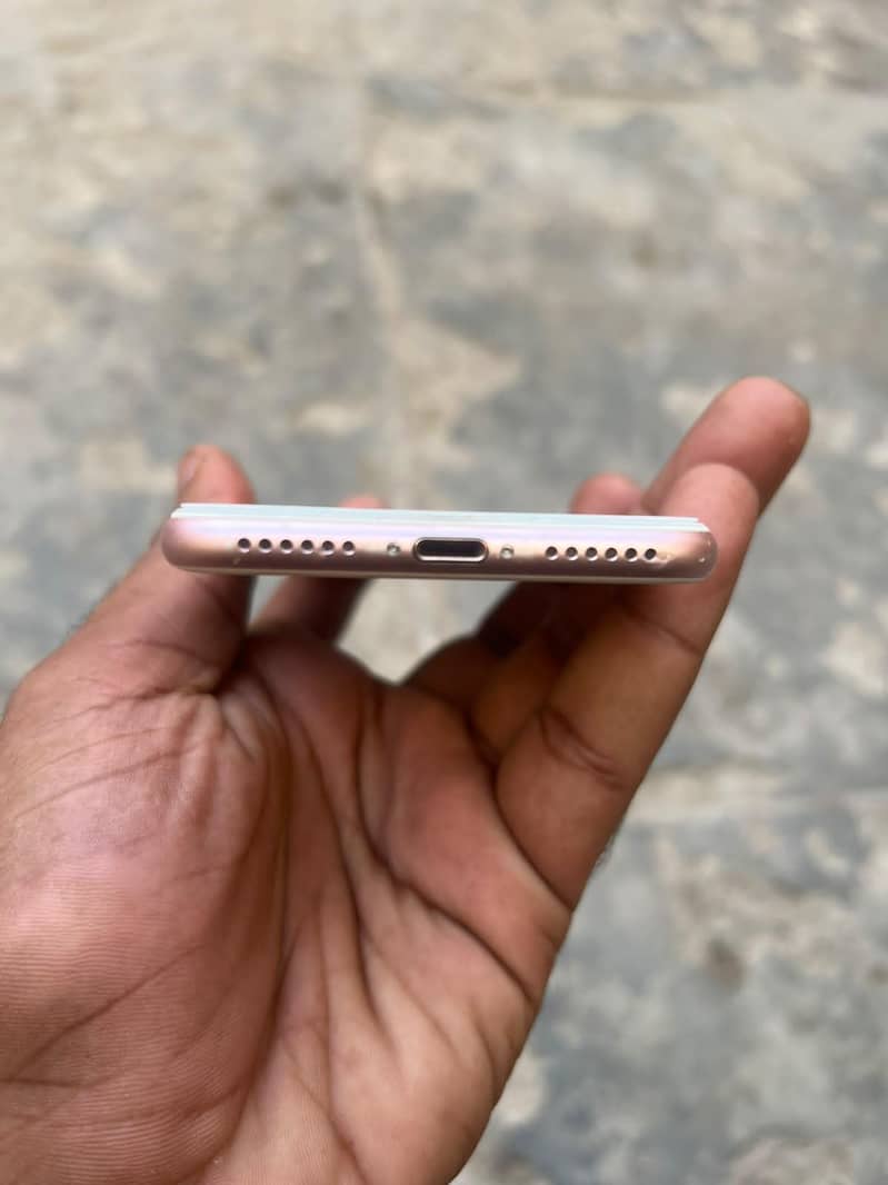 Apple iPhone 7 4