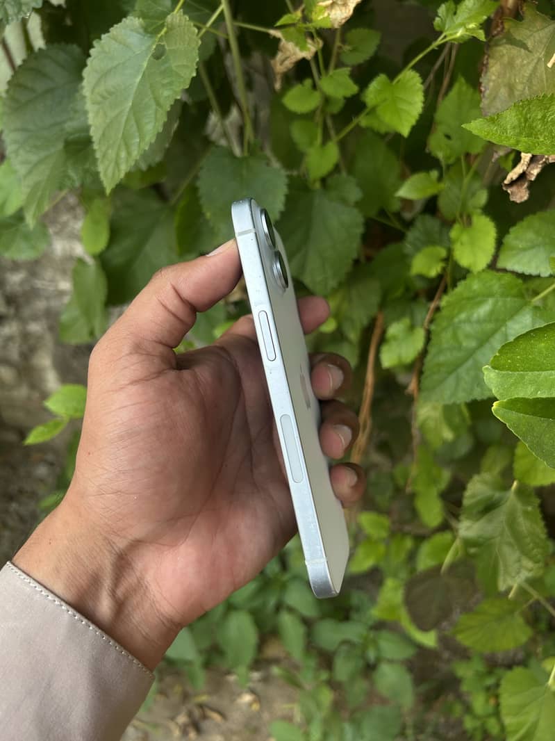 Apple iPhone 15 4