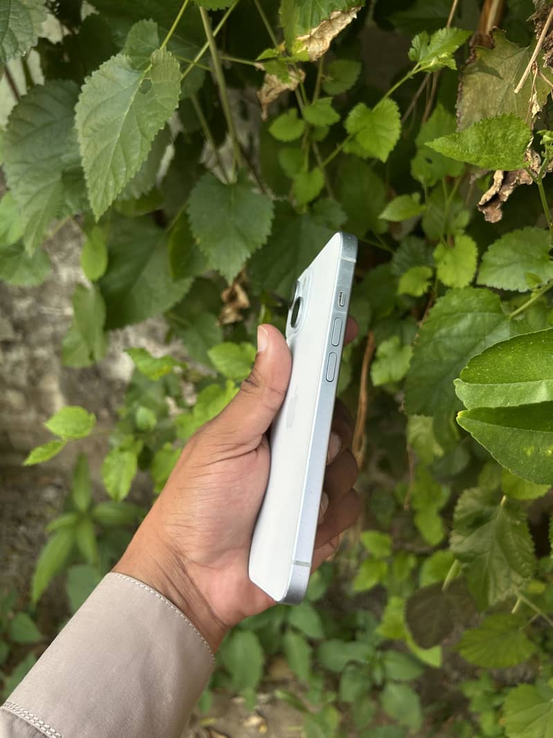 Apple iPhone 15 5