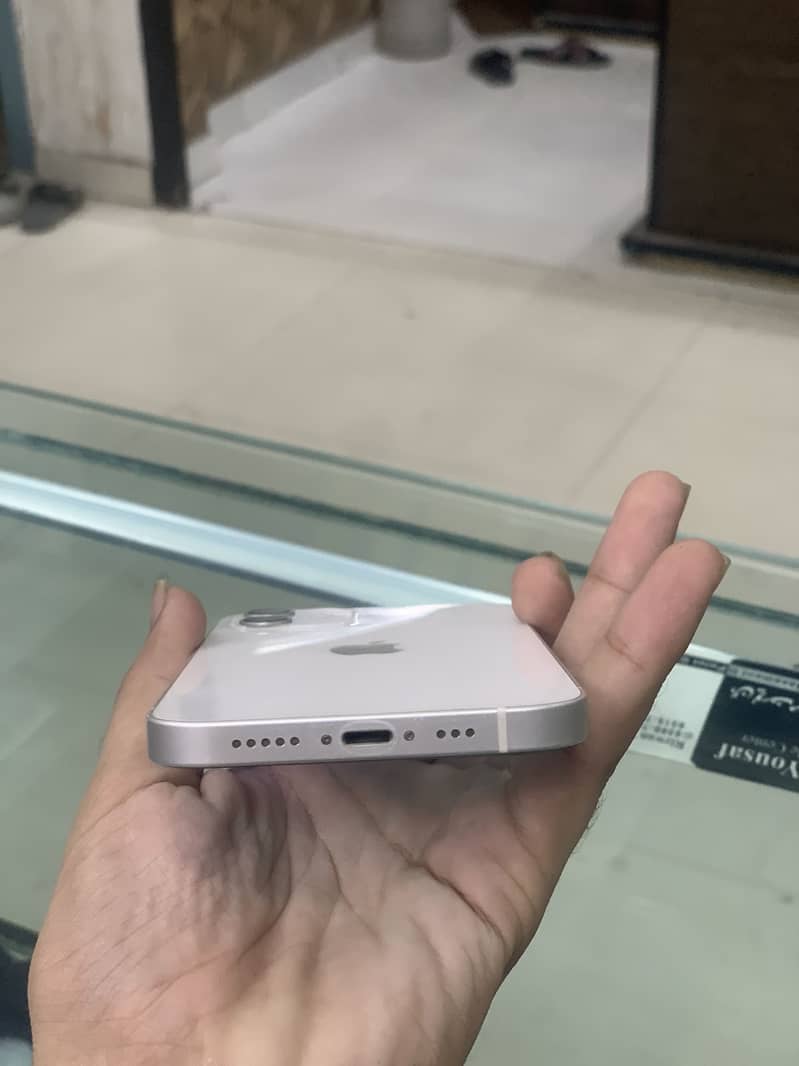 Apple iPhone 12 3