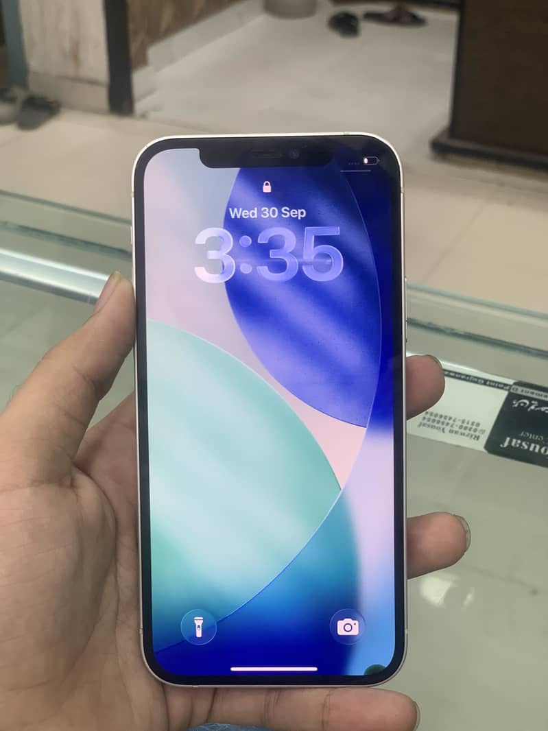 Apple iPhone 12 4