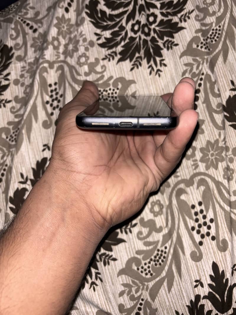 Google Pixel 8 4