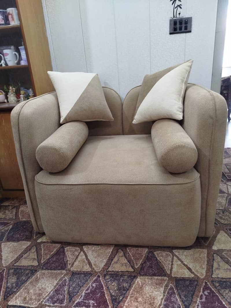 slightly used sofa set 1