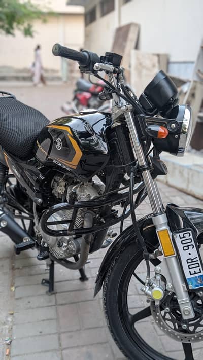 YAMAHA YBZ DX 2025 ISLAMABAD NUMBER 9000 KM DRIVEN