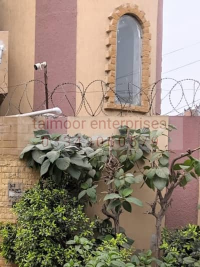 3 BED LOUNGE UPPER PORTION WITH PARKING