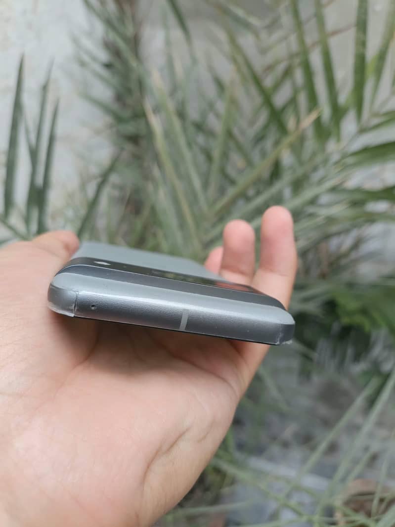 Google Pixel 8 4