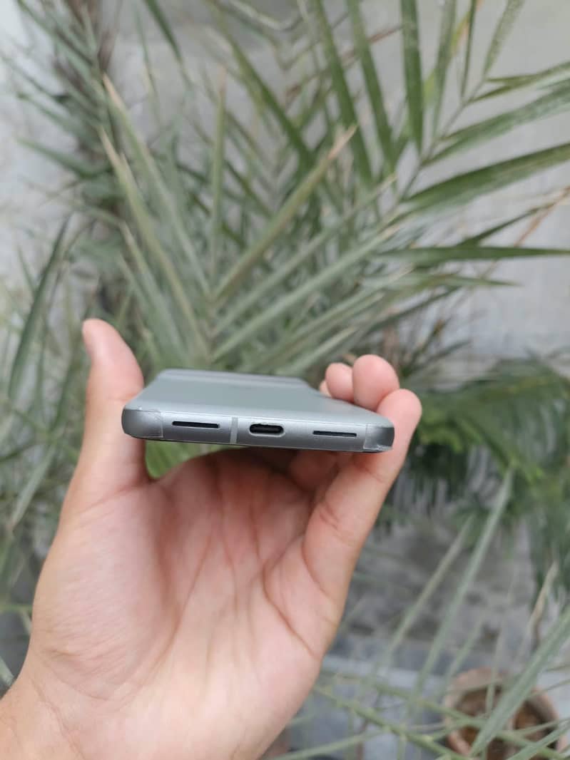 Google Pixel 8 6