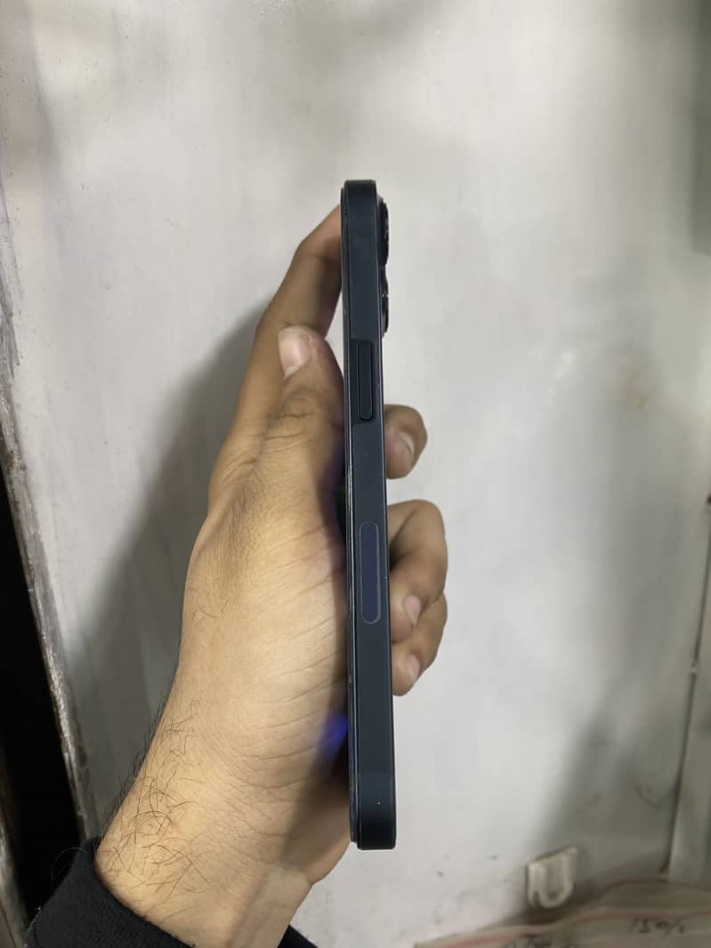 Apple iPhone 13 2