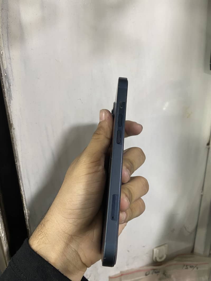 Apple iPhone 13 5