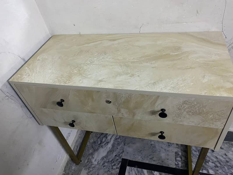dressing table 0