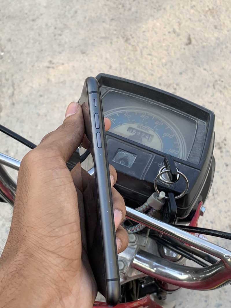 Apple iPhone 11 3