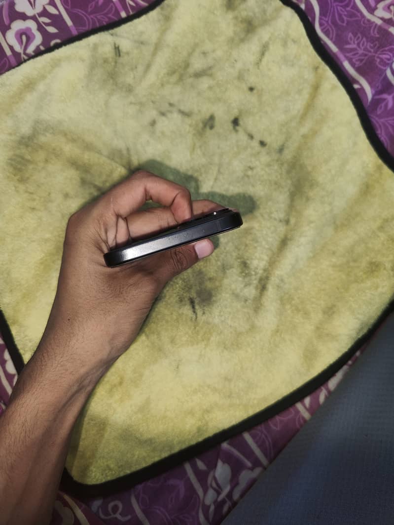 Apple iPhone 15 plus 4
