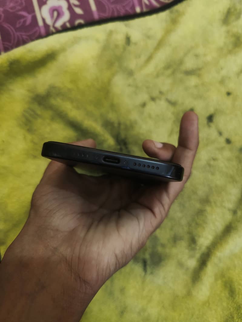 Apple iPhone 15 plus 6