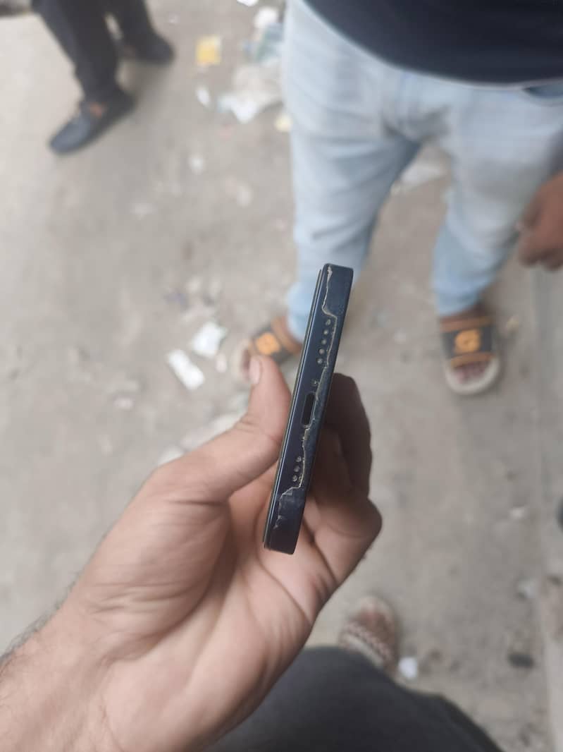 Apple iPhone 12 3