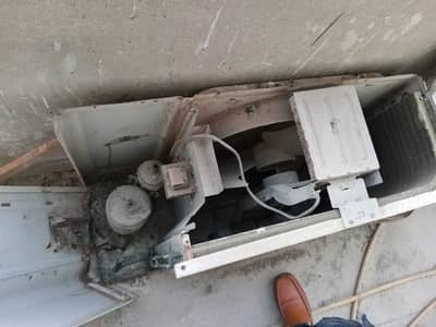 old AC scrap ac sale karey markit say zeyada  pasayo mai
