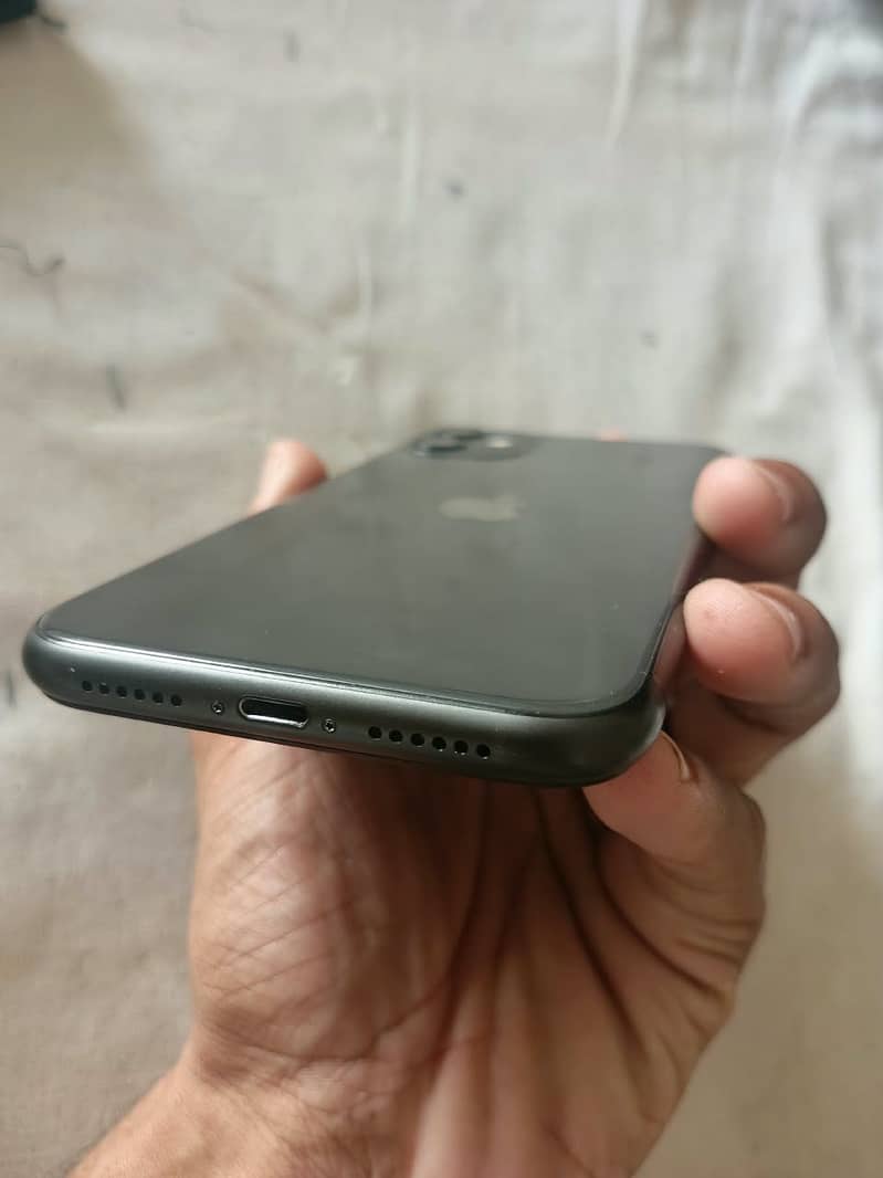 Apple iPhone 11 3