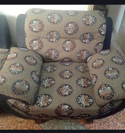 I am selling my seven seater sofa set