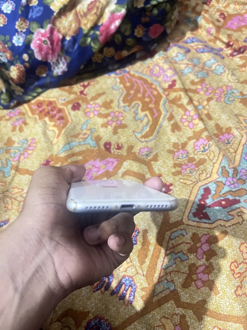Apple iPhone SE 3