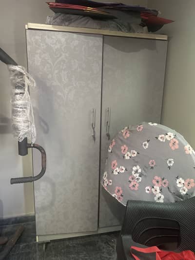 10/10 condition woden wardrobe