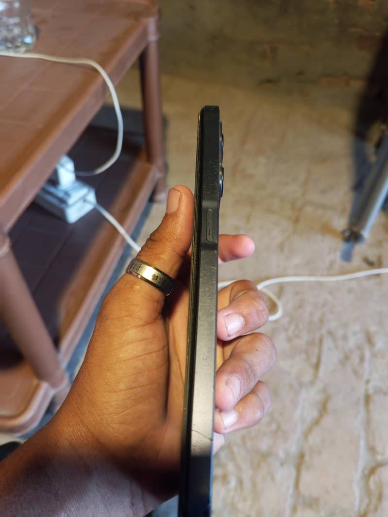 Realme C35 3