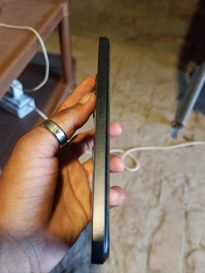 Realme C35 4