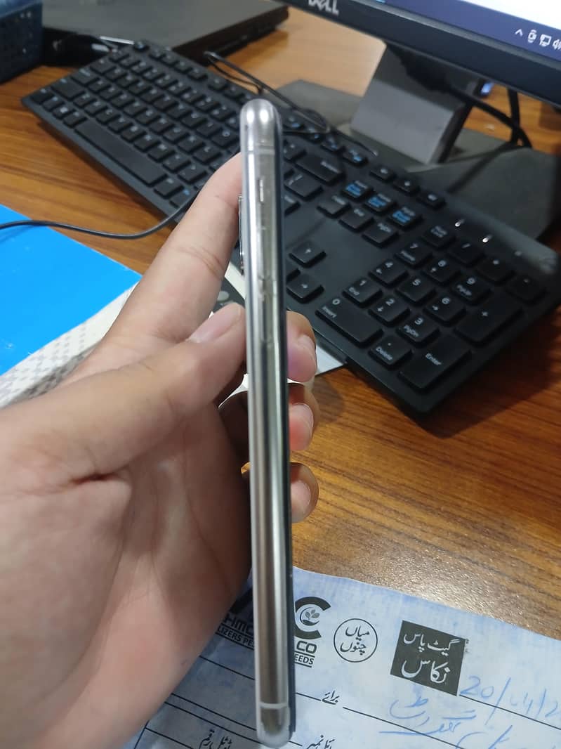 Apple iPhone X 3