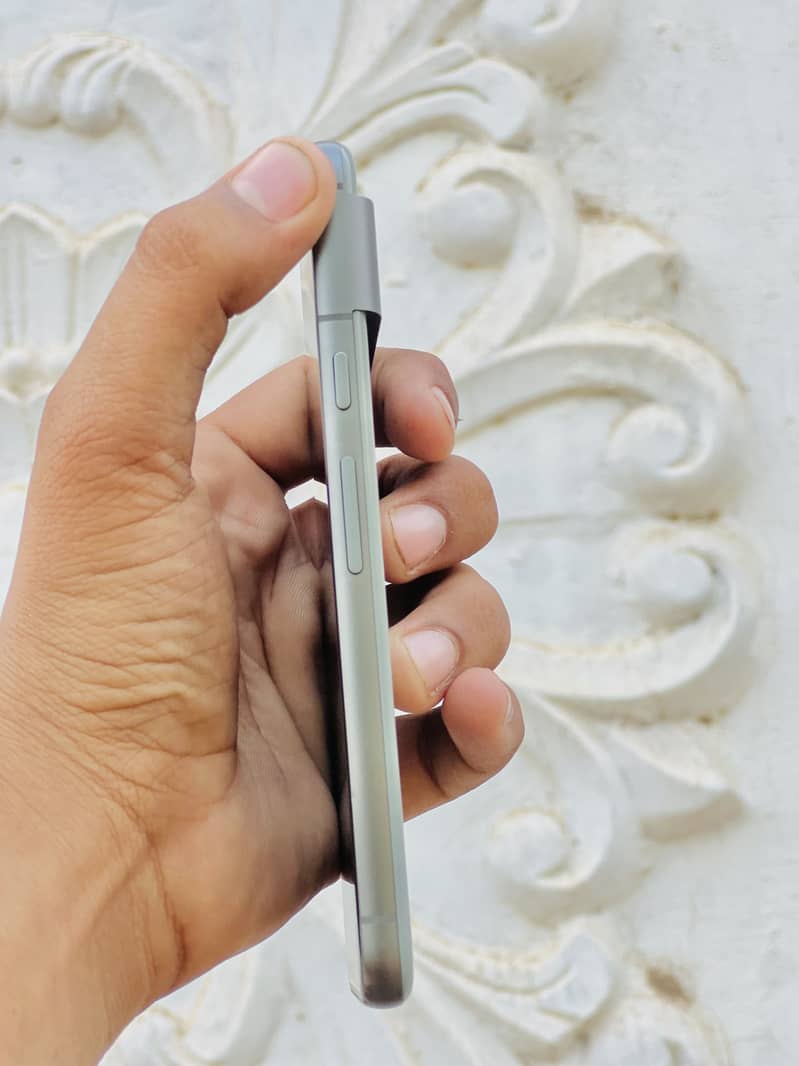 Google Pixel 8 5