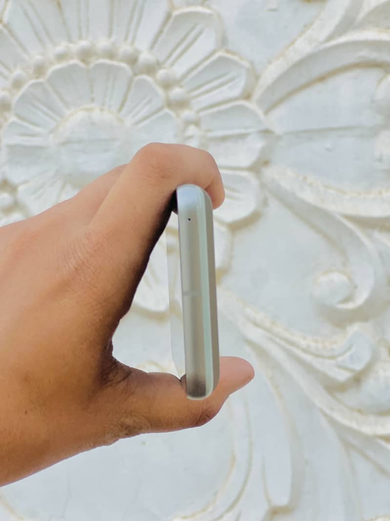 Google Pixel 8 6