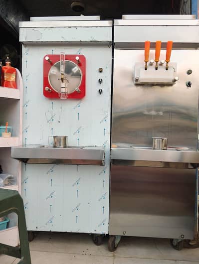ice cream selush machine 10/10 condition 1 manth use