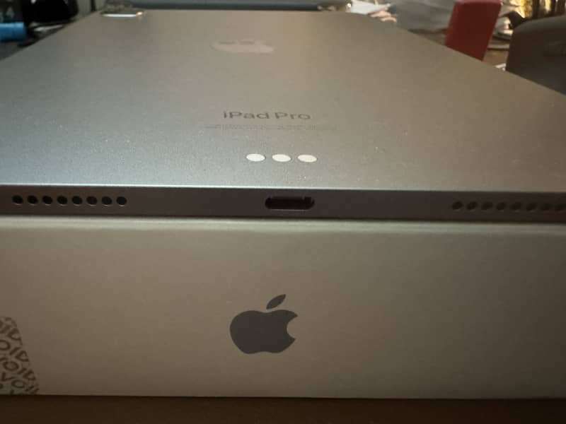 iPad Pro 11” M2 (4th Generation) 1
