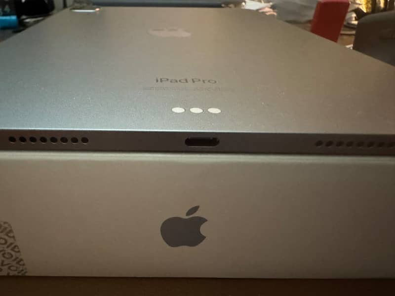 iPad Pro 11” M2 (4th Generation) 8