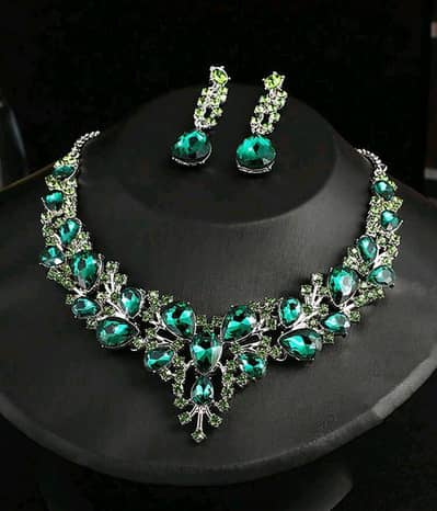 Green earing and neckless