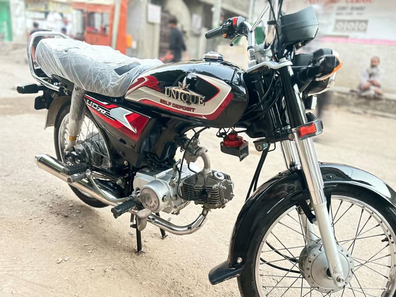 Unique Plus motorcycle 10/10 1