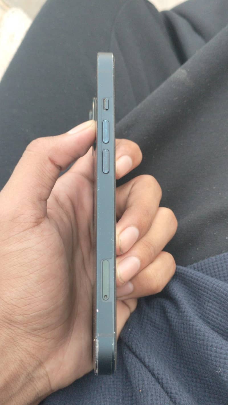 Apple iPhone 13 2