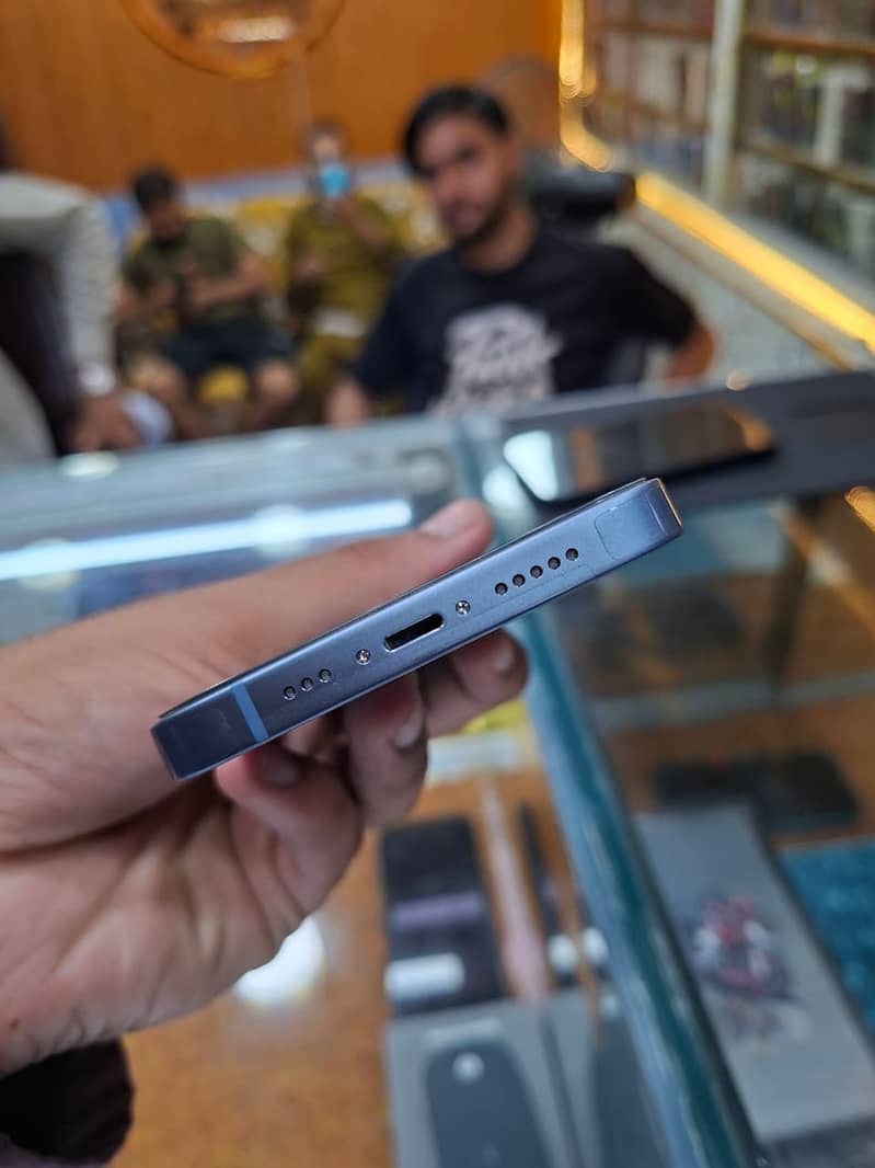 Apple iPhone 14 3