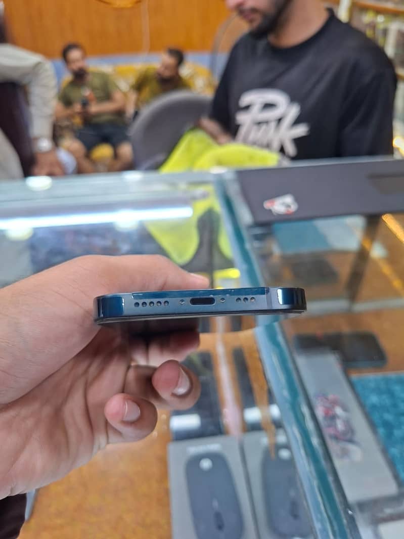 Apple iPhone 14 11