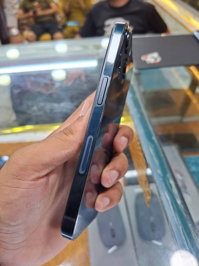 Apple iPhone 14 12