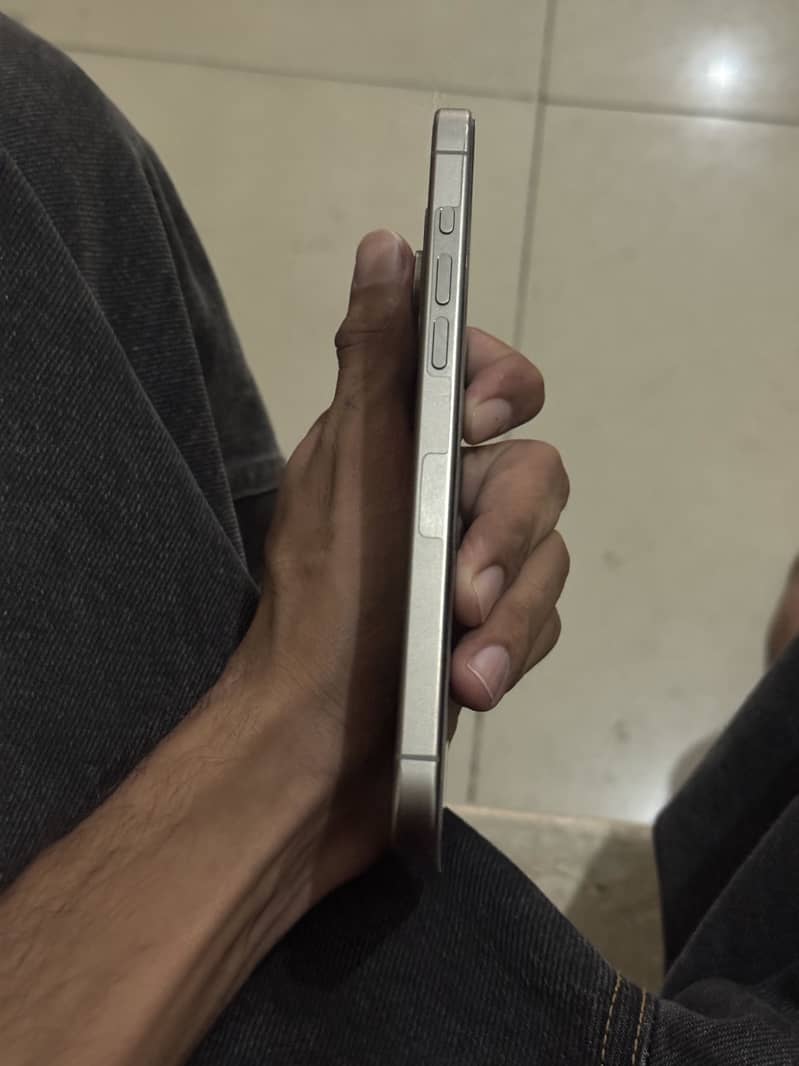 Apple iPhone 15 Pro Max 1