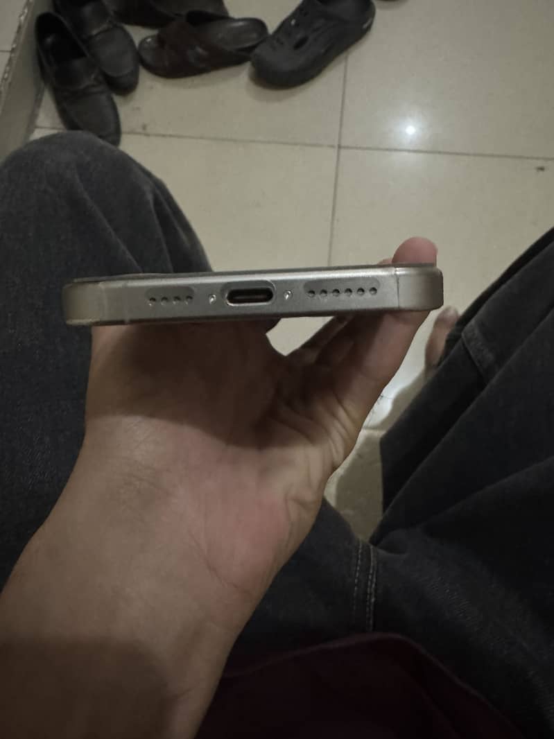 Apple iPhone 15 Pro Max 2