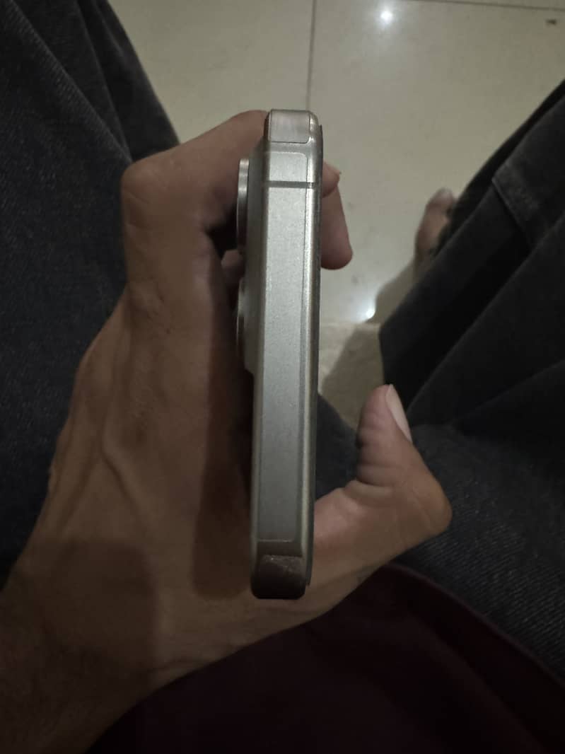 Apple iPhone 15 Pro Max 3