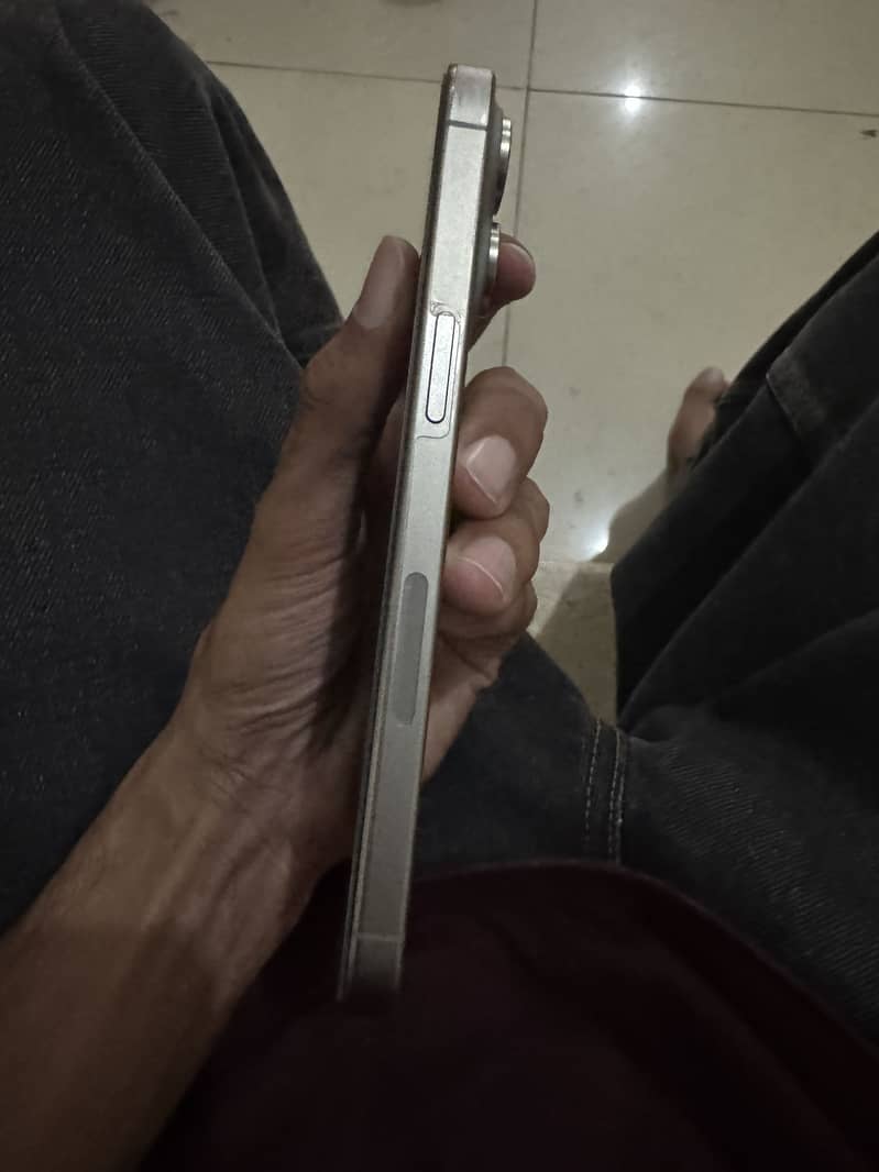Apple iPhone 15 Pro Max 5