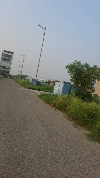 8 MARLA BRAND NEW PLAZA WITH LIFT Rental Value Rs. 8.75 Lac Per Month DHA LAHORE PHASE 8 CCA1
